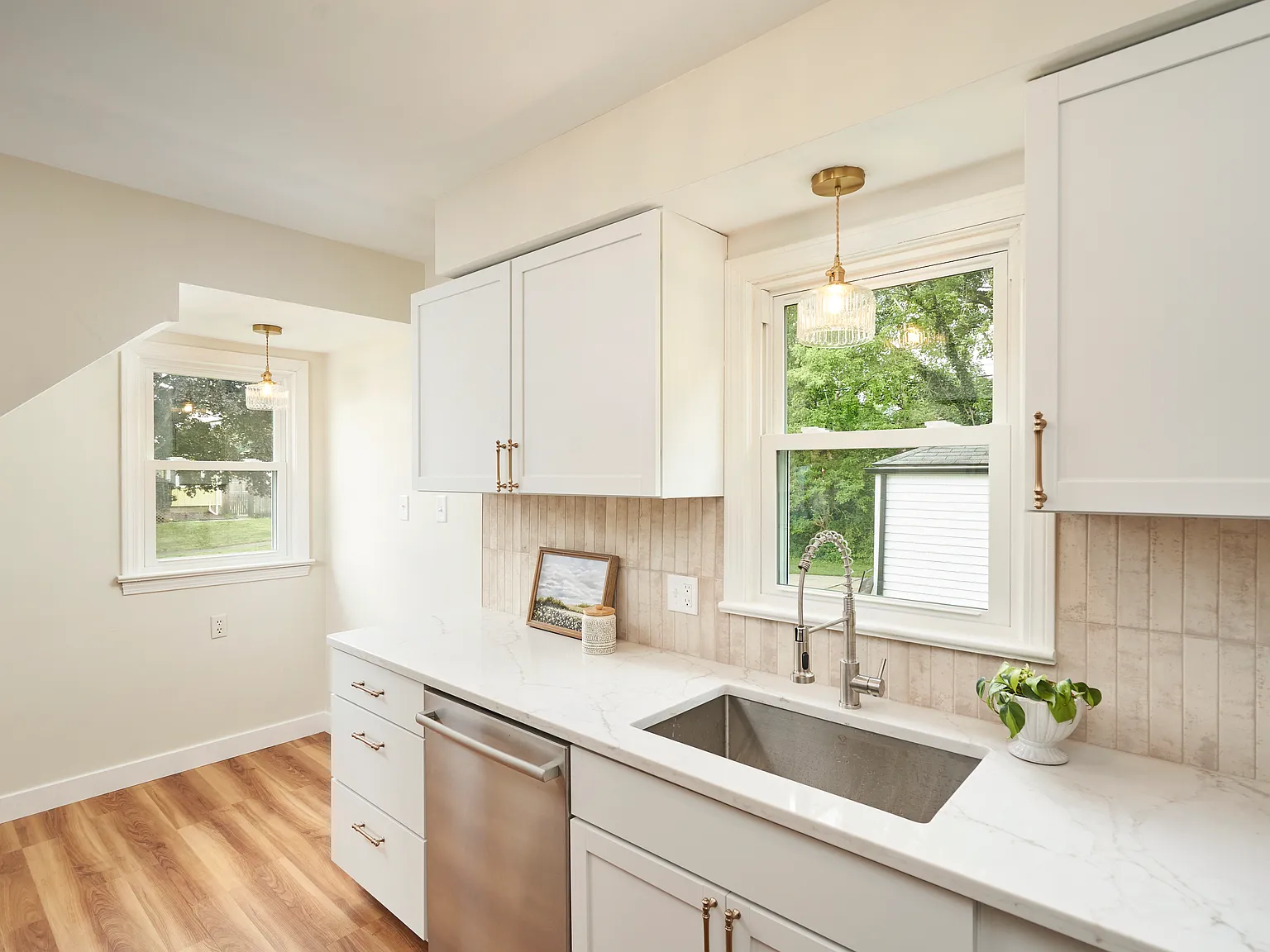2 bed, 896 sqft, $1,799 — Photo 1