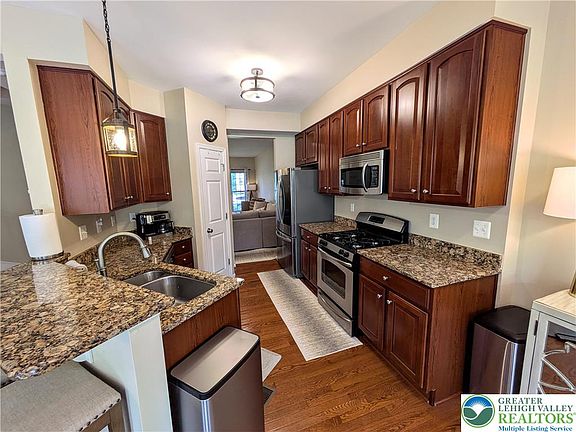 5th image of 119 Gray Dr