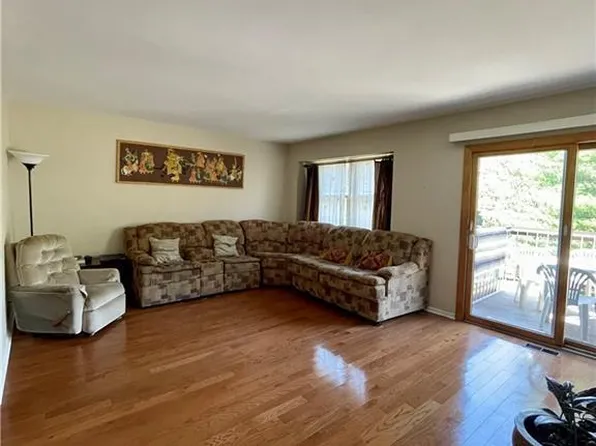 6304 N Oaks Blvd, North Brunswick, NJ 08902