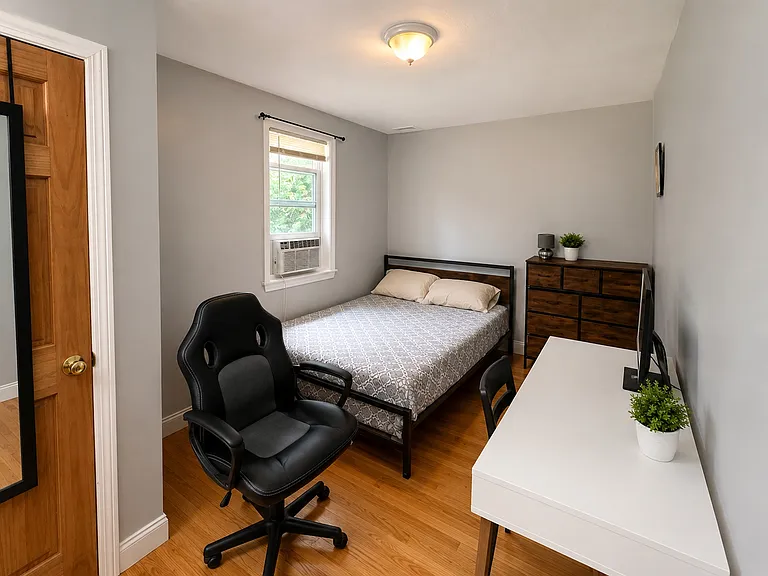 185 Heath St #R — Photo 6