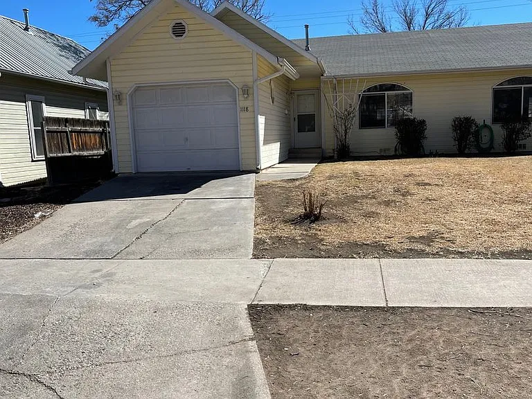 1118 Macon Ave — Photo 1