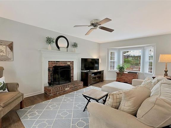 3rd image of 10637 Woodshire Way