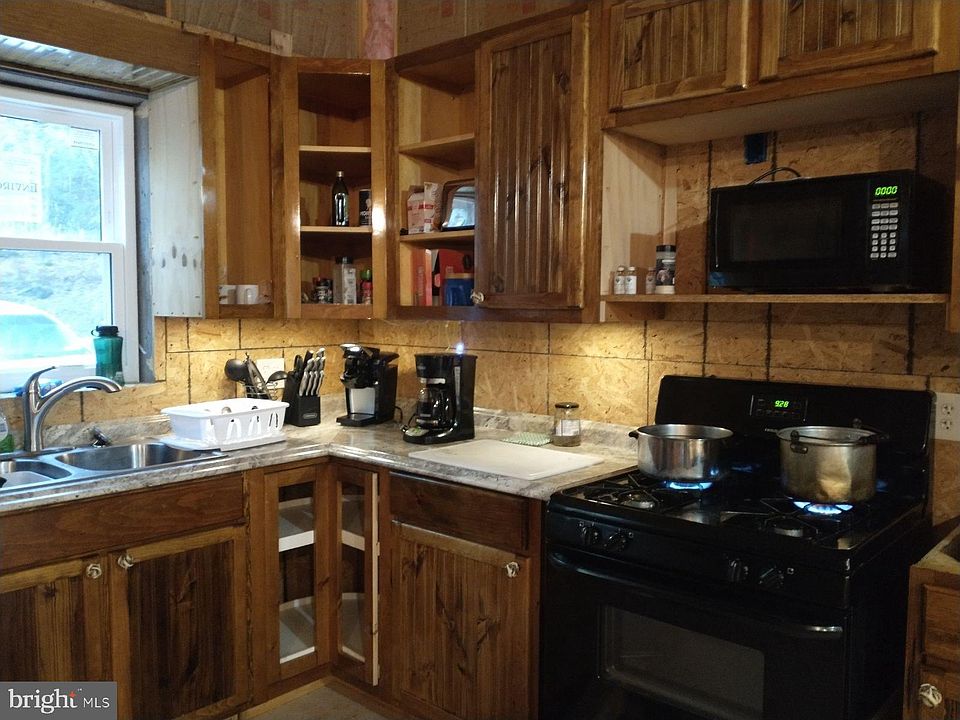 2nd image of 203 Loop Ln