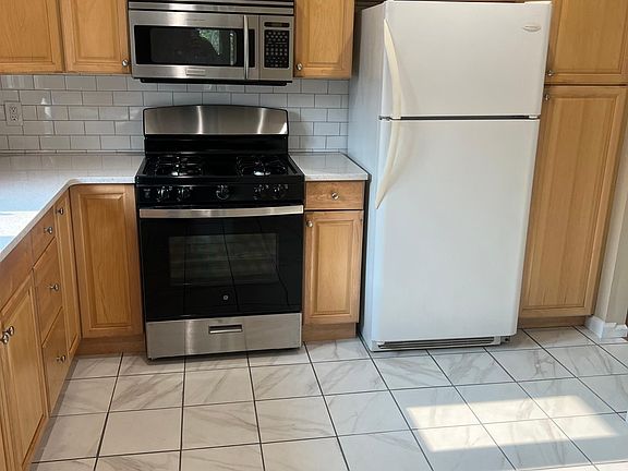 4th image of 146 26th Ave Floor 2