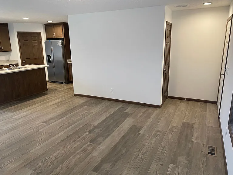 306 S Elm St — Photo 3