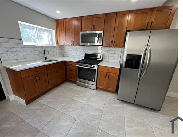 1211 W 9th St, Chester, PA 19013