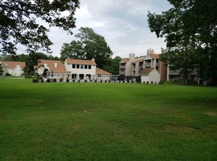572 Candle Ln APT 302, Newport News, VA 23608