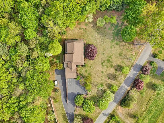 3rd image of 2479 Old Quarry Rd
