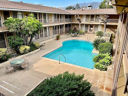 4th image of 739 Arcadia Ave #2B-2Ba-1025Sqft