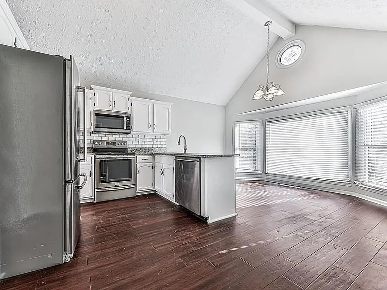 2189 Chartwell Dr — Photo 21