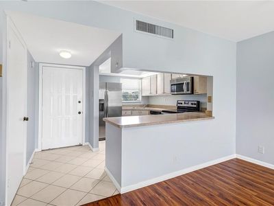 9 High Point Cir N APT 305, Naples, FL, 34103