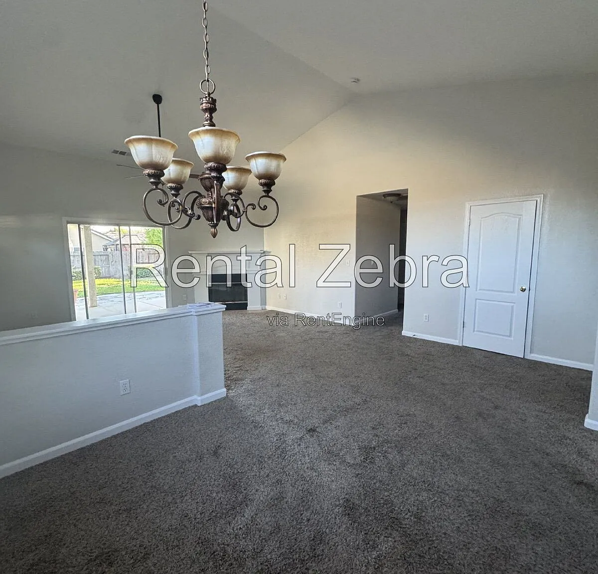 3 bed, 2.0 bath, 1389 sqft, $2,495 — Photo 3