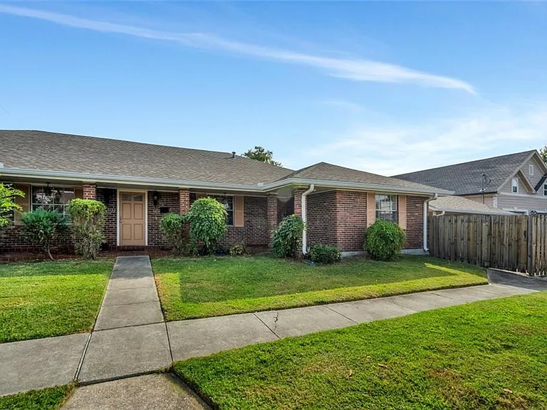 1424 Carrollton Ave — Photo 1