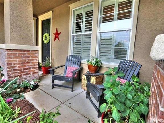 How do you say curb appeal?  Simple, it is 2230 Sheridan Ranch Circle.  Sit out on the front porch and watch the kids ride their bikes in the quite street out front...or enjoy a cup of coffee while you chat with the friendly neighbors.  WELCOME HOME
