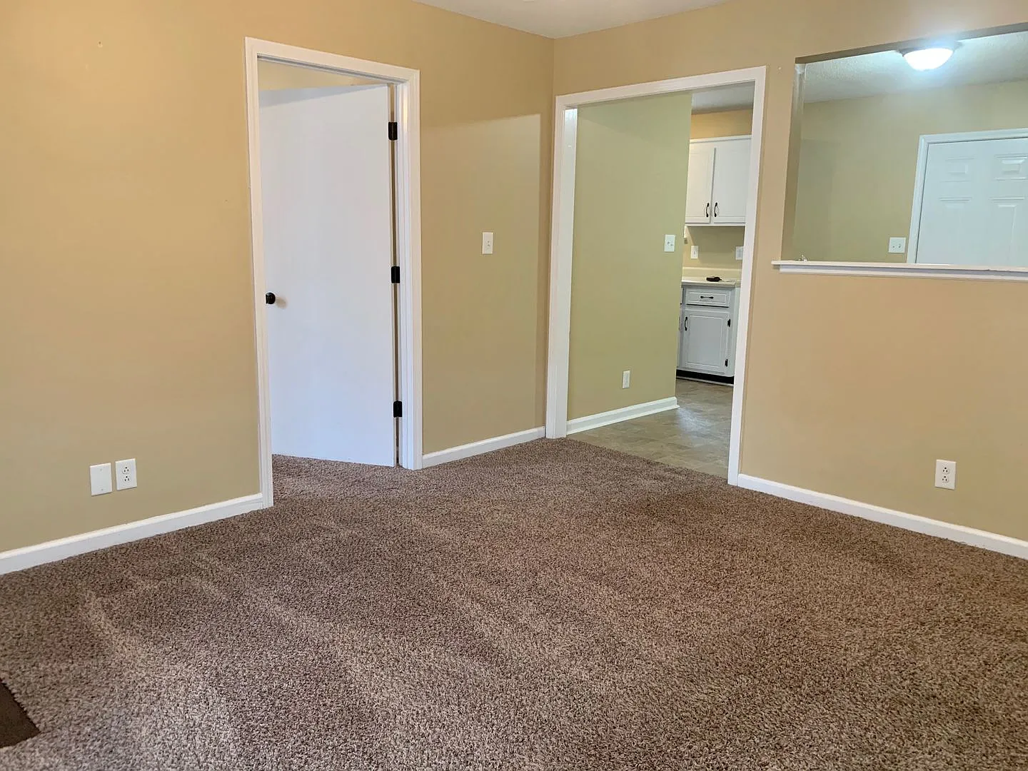 Conveniently Located! Cute home with 3 bedrooms and 2 baths. — Photo 4