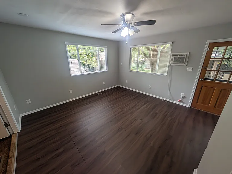 1717 Newark St — Photo 11