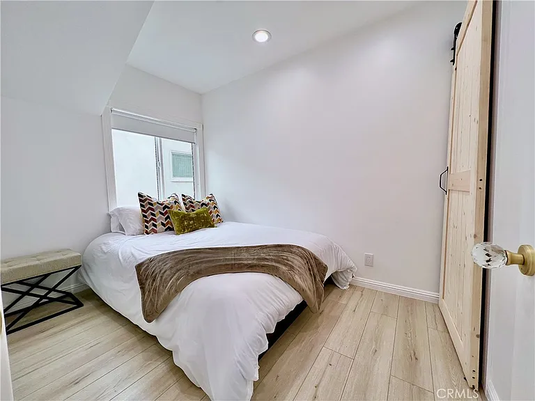 24033 1/2 Welby Way — Photo 8