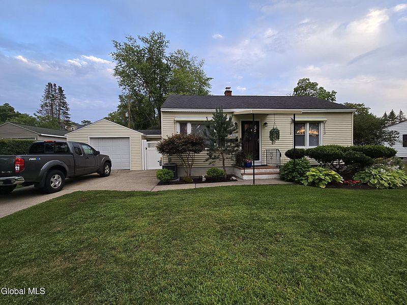 3rd image of 75 Shirley Drive