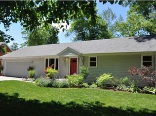 7639 N Seneca Rd, Fox Pt, WI 53217