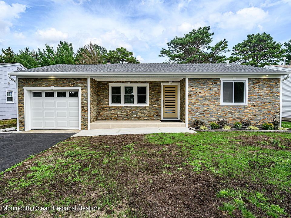 1st image of 28 Nostrand Dr