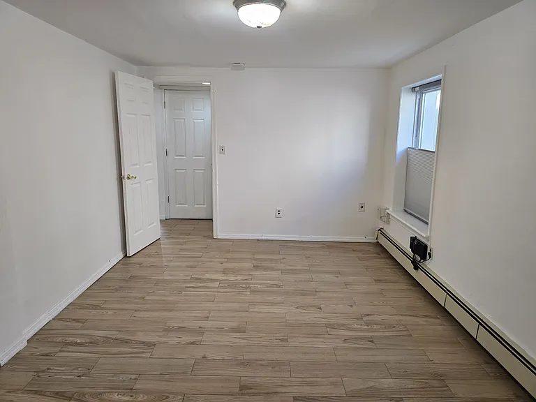 132 Ontario Ave #B — Photo 9