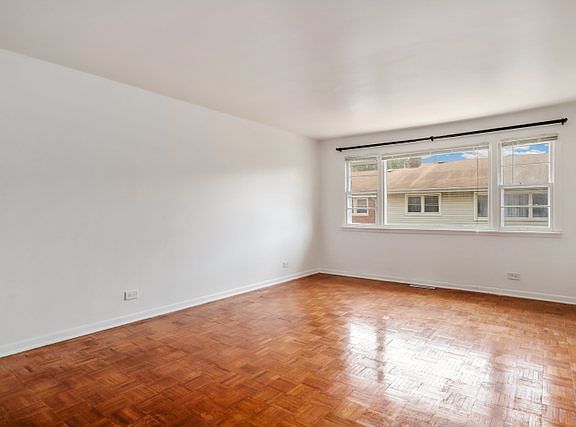 3rd image of 7831 N Nordica Ave