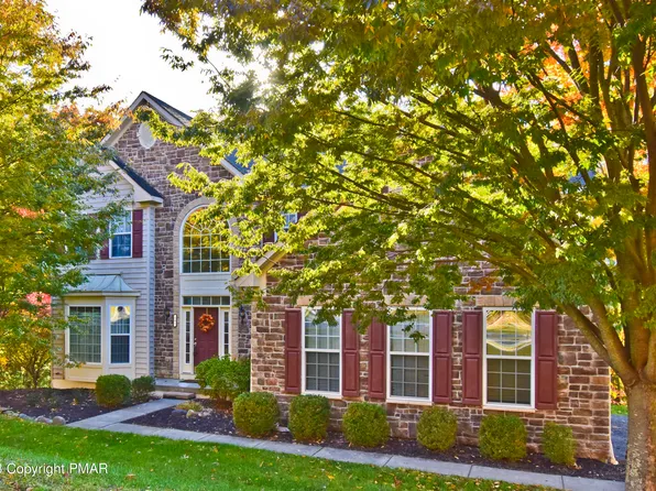 241 Daffodil Dr, East Stroudsburg, PA 18301