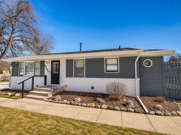 6842 Drew Ave N, Brooklyn Center, MN 55429