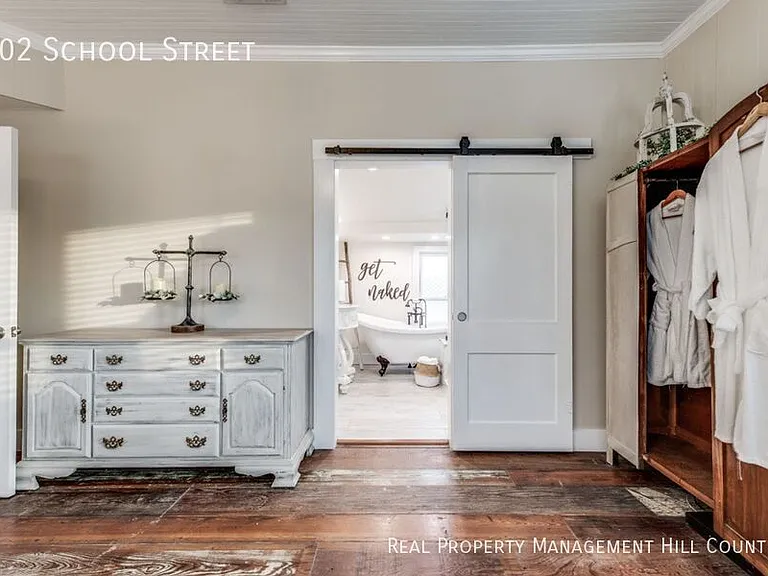 102 N School St — Photo 10
