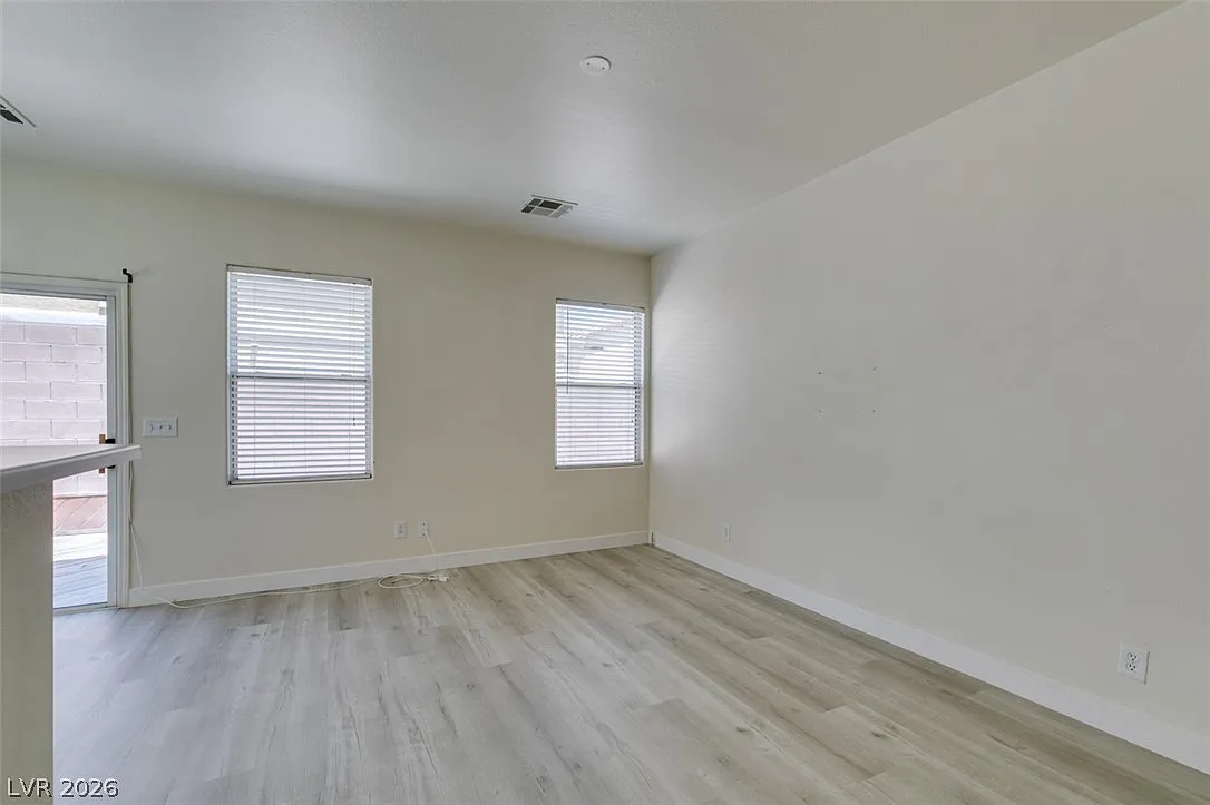 3 bed, 2.5 bath, 1187 sqft, $1,700 — Photo 4