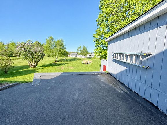 4th image of 576 Hillside Avenue
