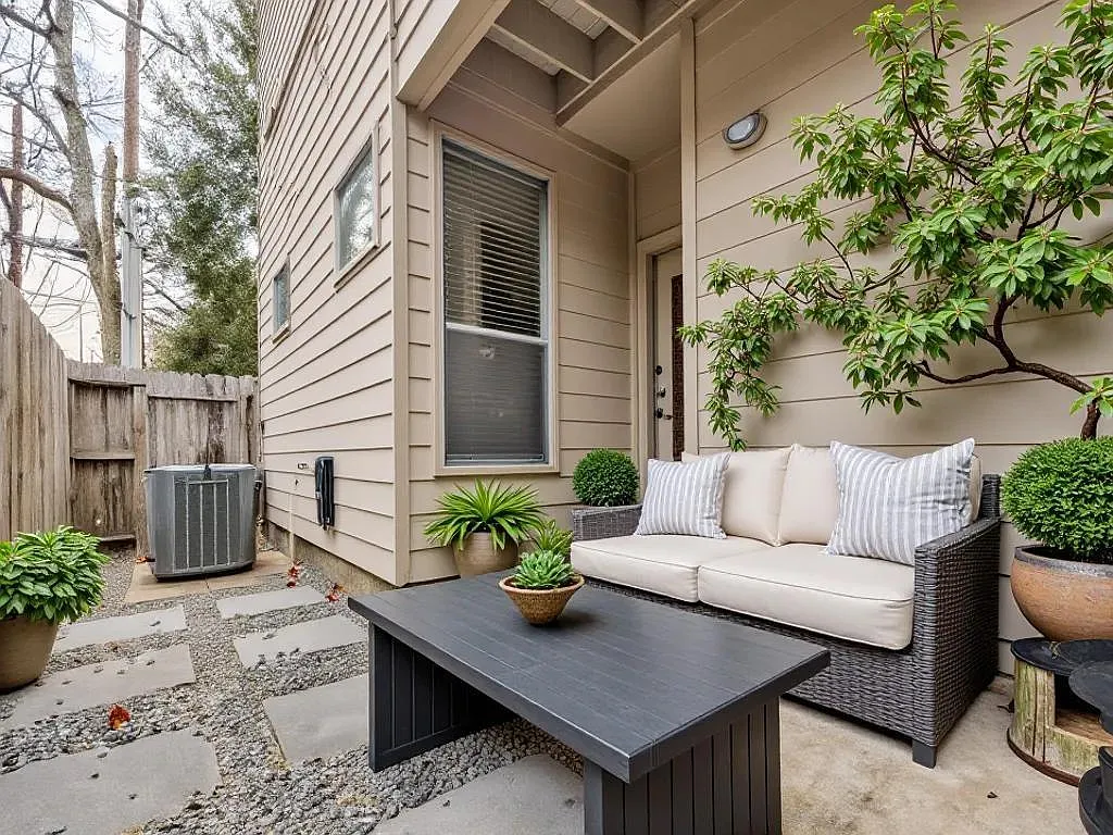 3 bed, 2.0 bath, 1816 sqft, $2,800 — Photo 4