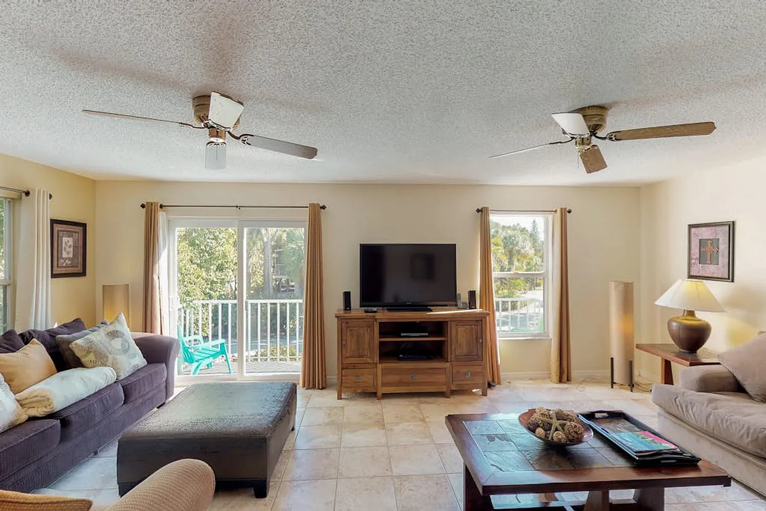3 bed, 2.0 bath, 1528 sqft, $8,802 — Photo 2