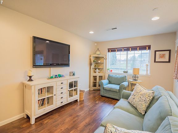 4th image of 7512 NE 34th Ave APT 8C