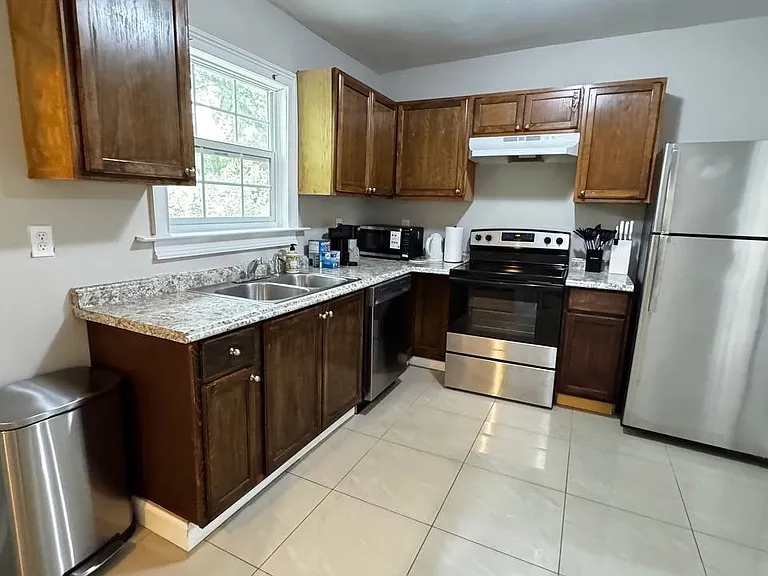 1049 Martin Luther King Jr Dr NW #C — Photo 9