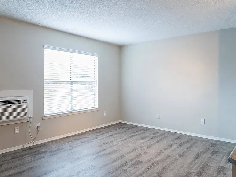 Twin Oaks Apartments — Photo 54