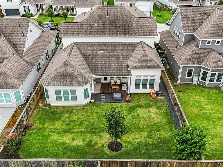 2221 Salt Grass Trl — Photo 41