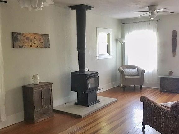 4th image of 904 Gallinas St