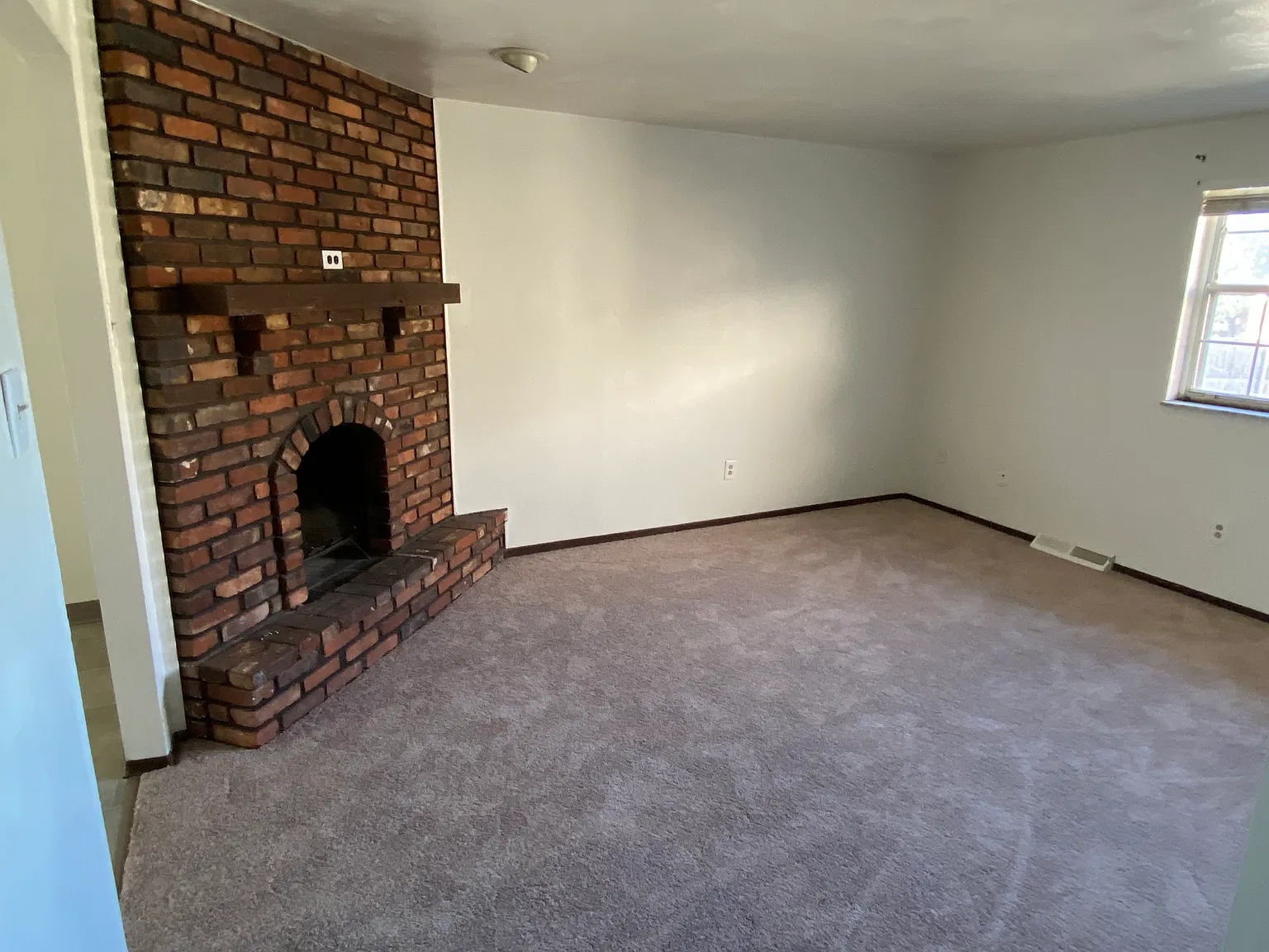2 bed, 1000 sqft, $1,100 — Photo 2