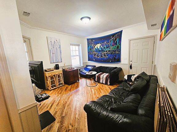 4th image of 2416 W Bryn Mawr Ave APT 1