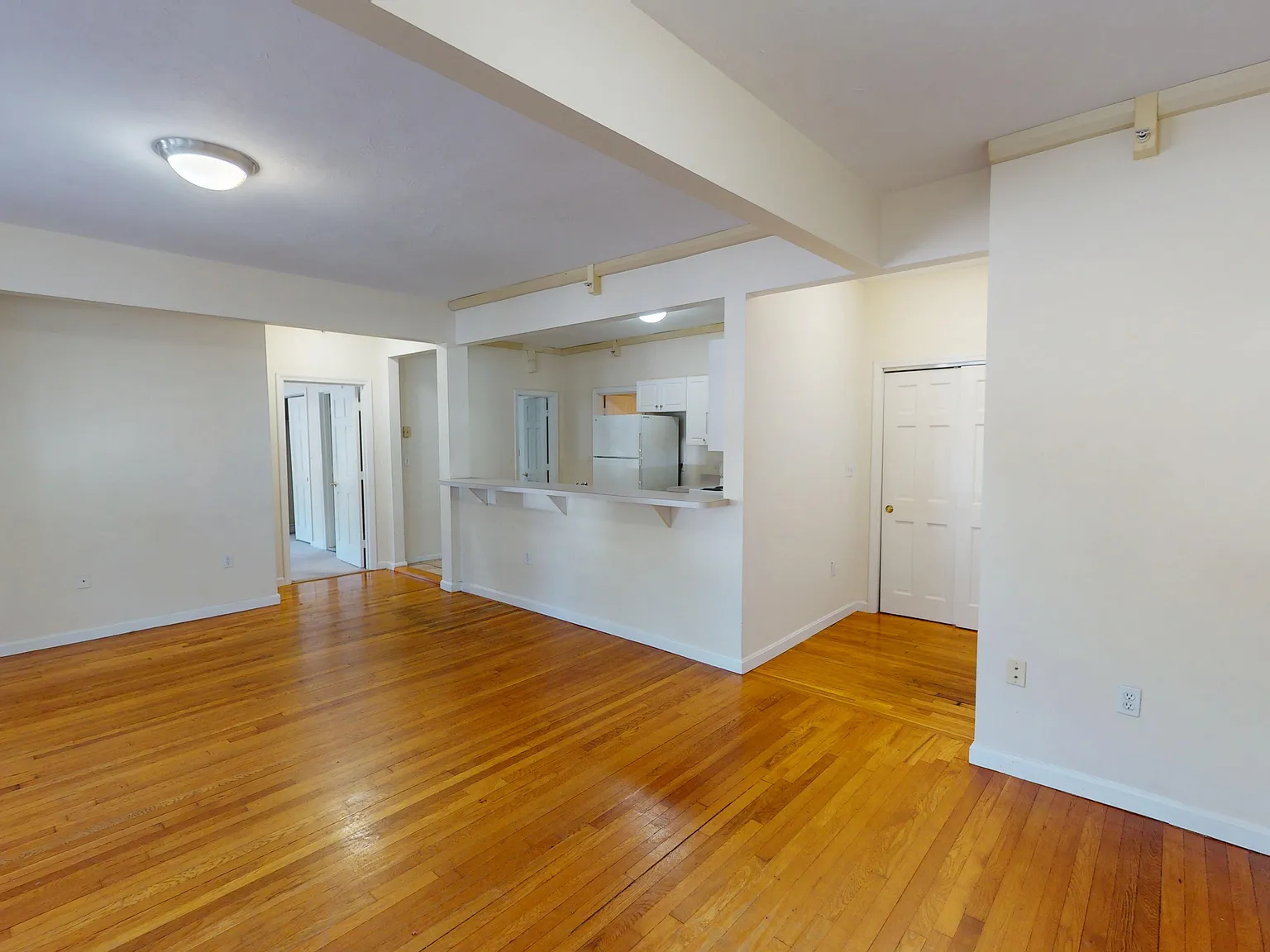 2 bed, 850 sqft, $3,399 — Photo 1