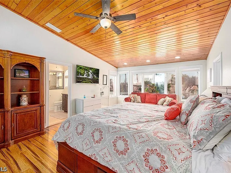 5208 SW 8th Ct — Photo 25