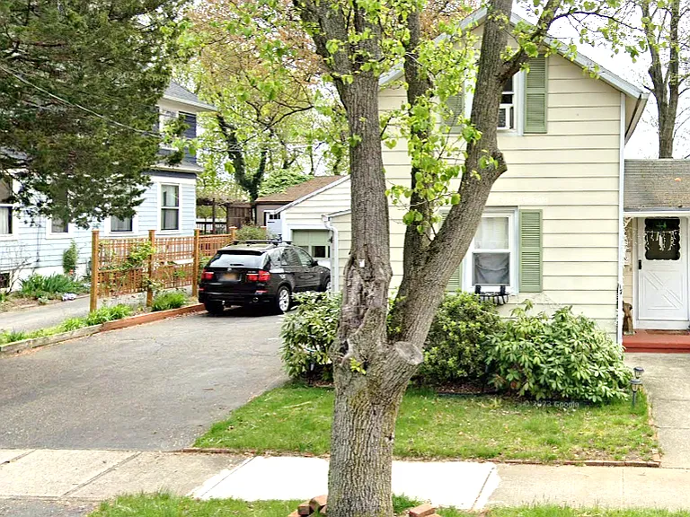 144 White St — Photo 1