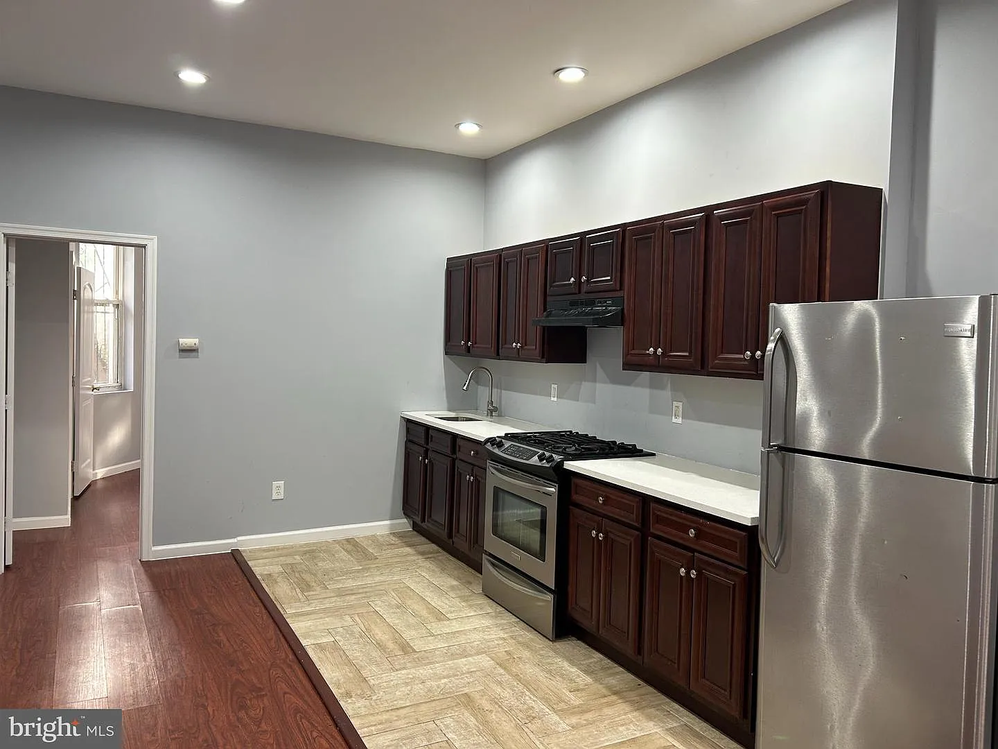 2 bed, $1,150 — Photo 4