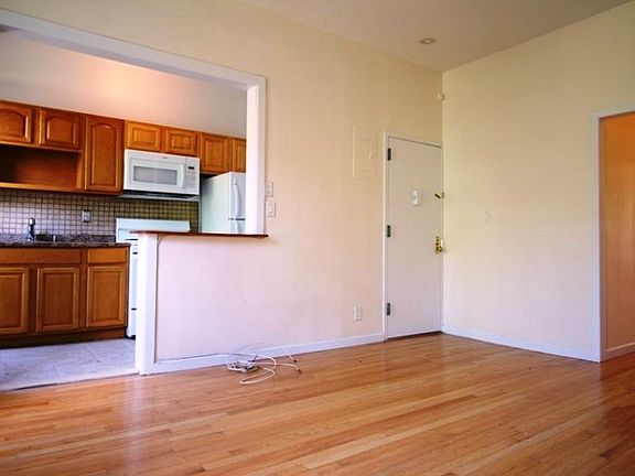 3rd image of 312 Stuyvesant Ave