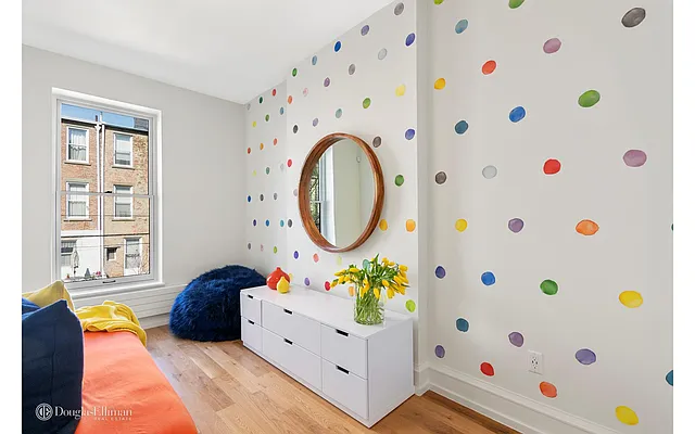 Sold by Douglas Elliman | media 21