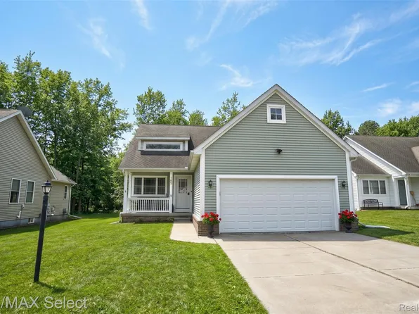 185 Laura Ln, Linden, MI 48451