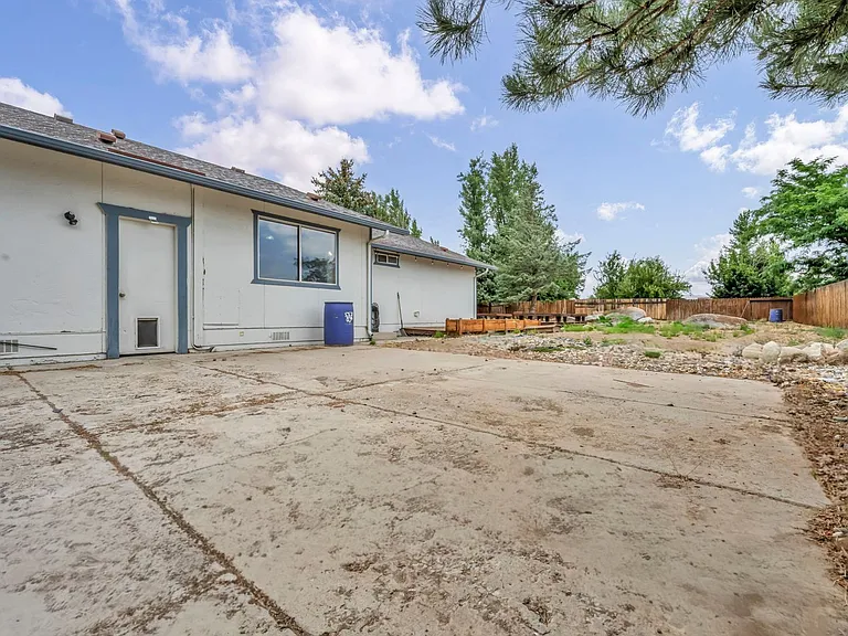 17575 Parrot Dr — Photo 40