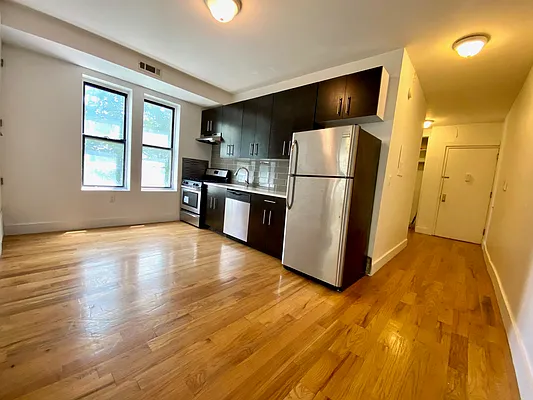 Rented by Lang Realty LLC | media 2