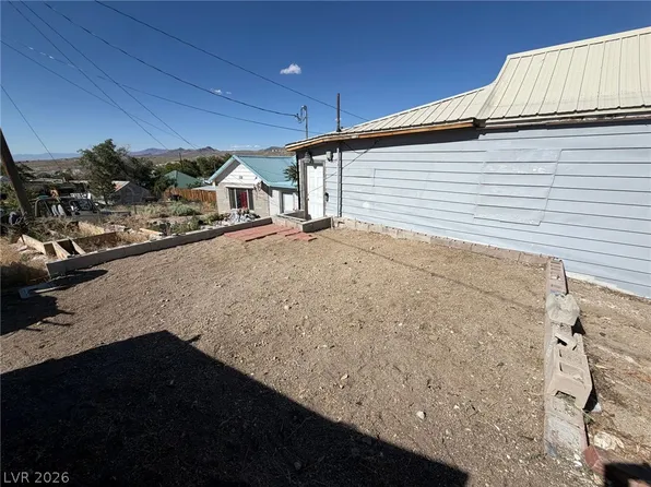 665 Brougher Ave, Tonopah, NV 89049